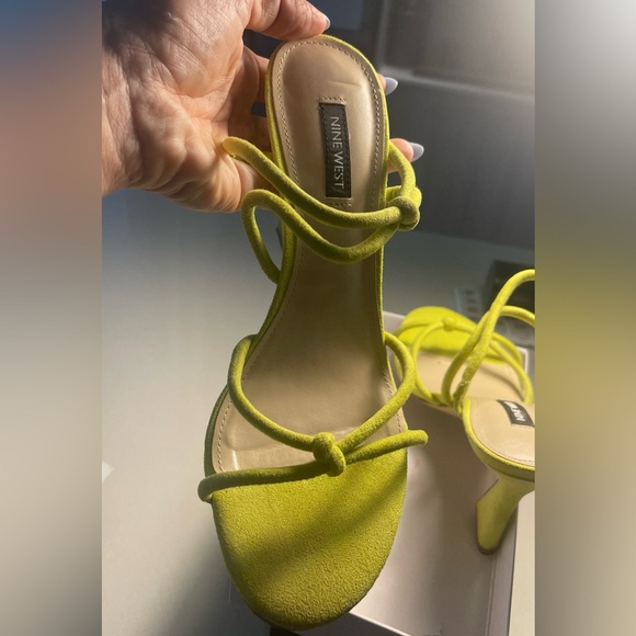 Used only once these green sandals are so cute. - Picture 4 of 4